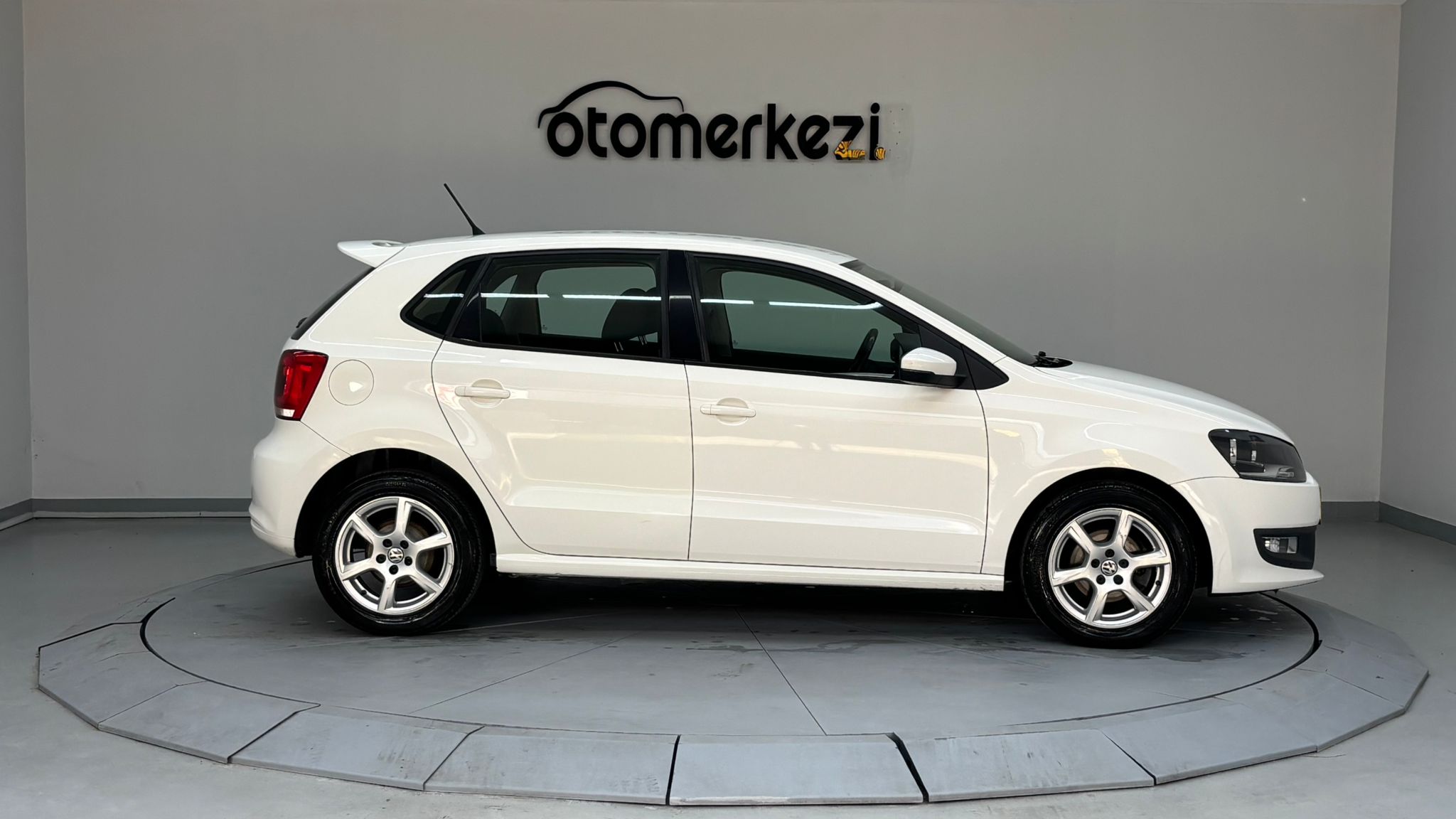 VOLKSWAGEN POLO 6
